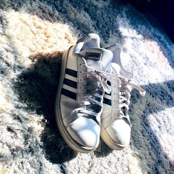 Used white adidas - Picture 1 of 3